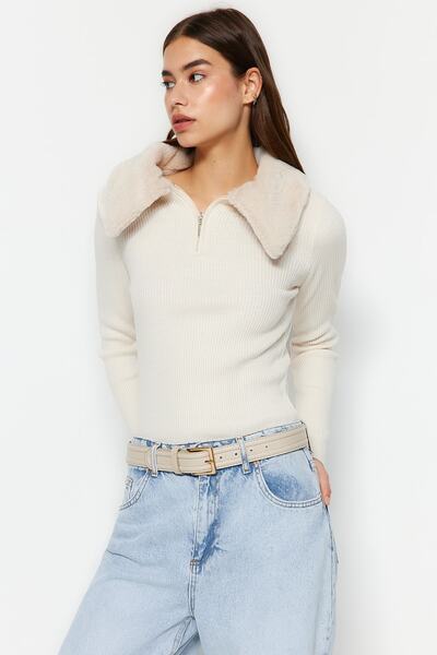 Trendyol Collection Polo Collar Ecru Knitwear Sweater - Faux Fur Detailed TWOAW24KZ00204