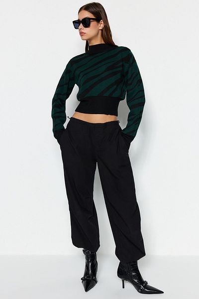 Trendyol Collection Zebra mintás smaragdzöld Crop kötöttáru pulóver - TWOAW21KZ0010