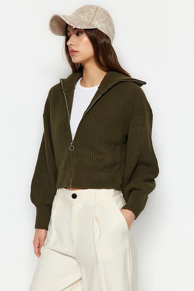 Trendyol Collection Khakifarbene, kurze Strickjacke mit Reißverschluss TWOAW23HI00373