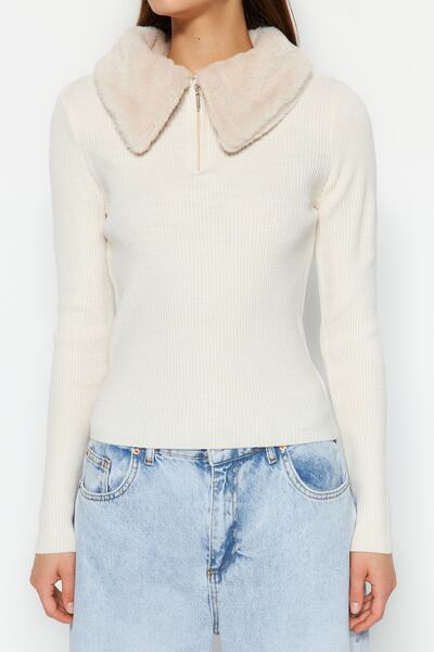 Trendyol Collection Polo Collar Ecru Knitwear Sweater - Faux Fur Detailed TWOAW24KZ00204
