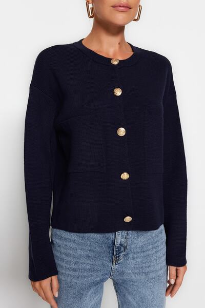 Trendyol Collection Sötétkék kötött kardigán - gombos részlet, kabát megjelenés TWOAW24HI00023
