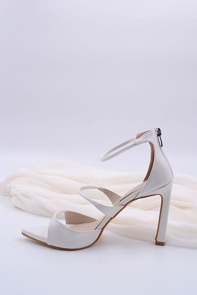 Sister in Love Rosa White Women's Heeled Shoes with Ankle Stripes