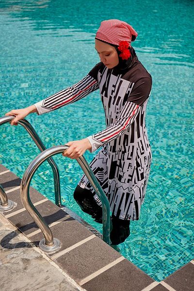 Marina Geometric Patterned Fully Covered Hijab Swimsuit M2302