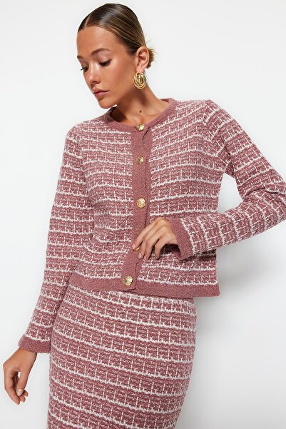 Trendyol Collection Puha textúrájú poros rózsa kötöttáru kardigán és szoknya szett - kötött részletekkel TWOAW24AU00001