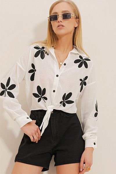 Trend Alaçatı Stili Women's White Floral Motif Caviar Print Linen Crop Shirt ALC-X10434