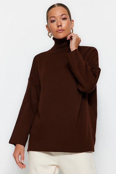 Trendyol Collection Brauner Basic-Strickpullover mit weitem Schnitt TWOAW23KZ00206