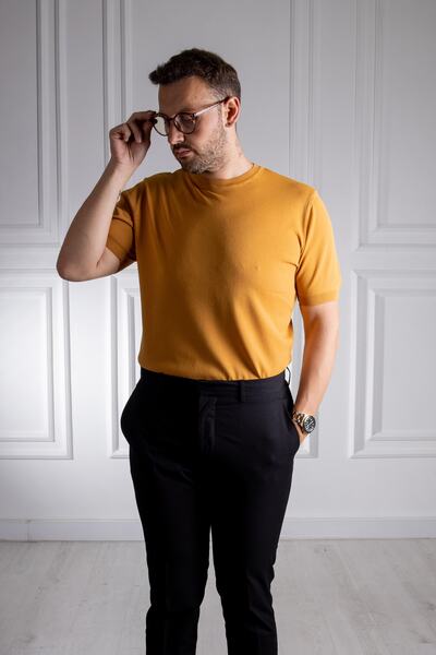 Sarar Επισκέψτε το μπλουζάκι με λεπτό πλεκτό με λαιμόκοψη Basic Mustard