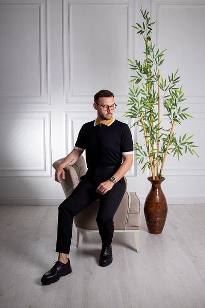 Sarar Tricou negru subțire din tricotaje cu guler polo combinat cu guler