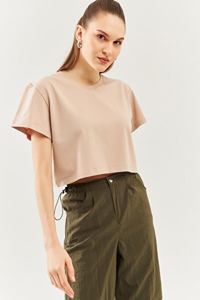 Butikgiz Ανοιχτό καφέ Oversize Άνετο 100% βαμβακερό χτενισμένο μπλουζάκι με λαιμόκοψη με κοντό μανίκι Basic Crop