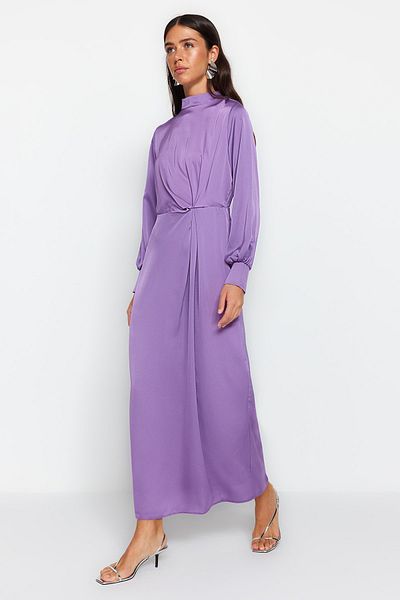 Trendyol Modest Lila Abendkleid aus Satin mit geraffter Taille TCTSS23DB00043