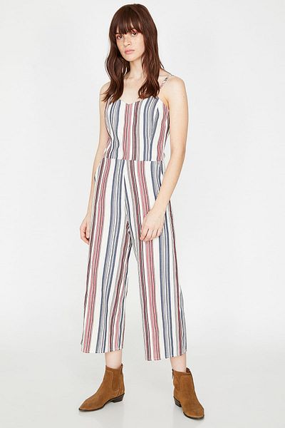 Koton Damen-Jumpsuit in Ecru mit Trägern und V-Ausschnitt und Taschendetail und kurzen Beinen 9YAL48156IW