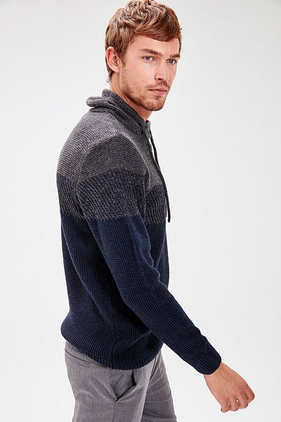 Trendyol Collection Marineblauer Strickpullover mit Schalkragen und Blockmuster - TMNAW20FT0018
