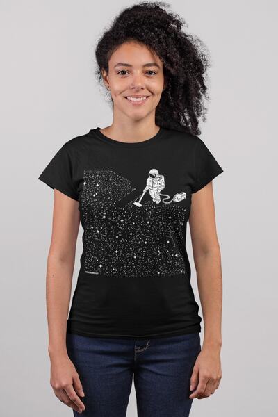 ROCKANDROLL تي شيرت نسائي أسود بأكمام قصيرة رائد فضاء مع مكنسة