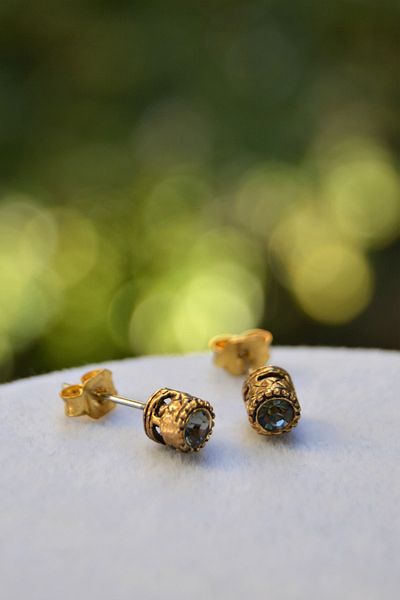 Stoneage Elegant Single Stone Women's Earrings with Zircon Stone