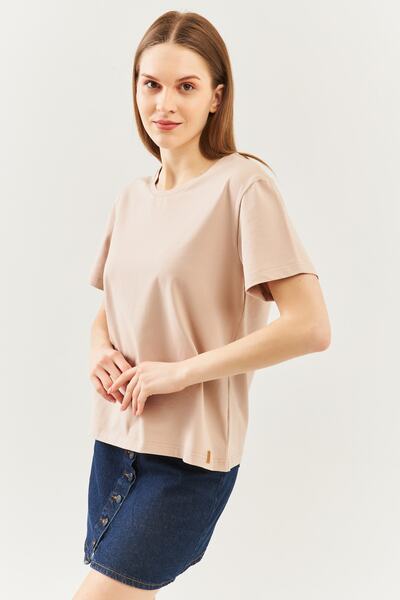 Butikgiz Ανοιχτό καφέ Oversize Άνετο μπλουζάκι από 100% βαμβάκι με χτενισμένο λαιμόκοψη με κοντό μανίκι Basic