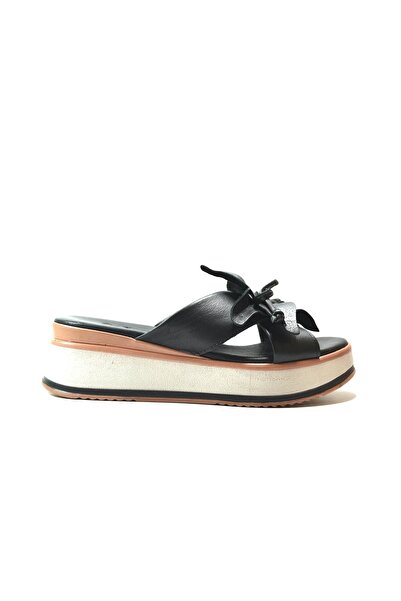 Beety Жіночі тапочки з натуральної шкіри з чорними квітками та платформою на ...