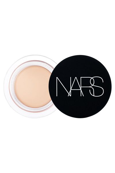 Nars Soft Matte High Concealer Composed of Hyaluronic Acid and A, C and E Vitamins