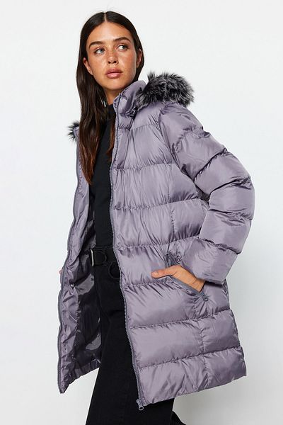 Trendyol Collection Vodoodpudivá bunda s kapucí z šedé kožešiny TWOAW24MO00081