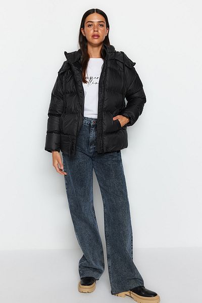 Trendyol Collection Schwarze wasserabweisende Pufferjacke mit Kapuze TWOAW24MO00103
