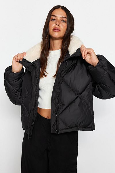 Trendyol Collection Oversize vodoodpudivá plyšová péřová bunda - černá Twoaw24Mo00008