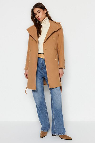 Trendyol Collection Weicher Kaschmirmantel mit goldenen Knöpfen und Gürtel - Camel Twoaw24kb00006
