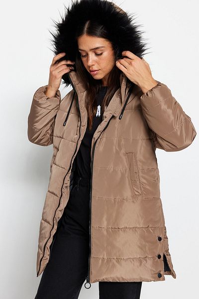Trendyol Collection Wasserdichter Parka mit Nerzpelzkapuze, gesteppte Pufferjacke TWOAW24MO00075