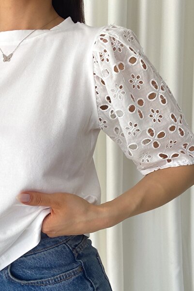 FEMELLE Dámské bílé bavlněné tričko s vroubkovanou výšivkou
