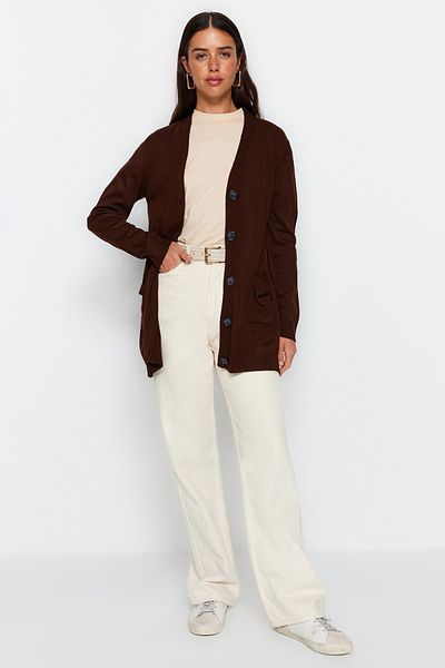 Trendyol Modest Σκούρο καφέ με κουμπιά τσέπη με λαιμόκοψη με λεπτομέρεια μακριά πλεκτά ζακέτα TCTAW22TH0005