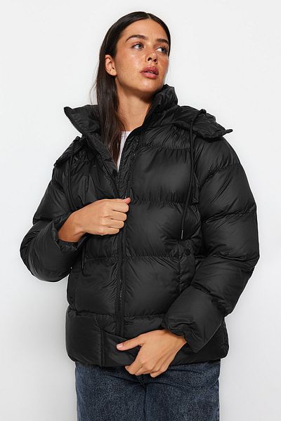Trendyol Collection Schwarze wasserabweisende Pufferjacke mit Kapuze TWOAW24MO00103
