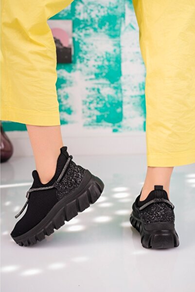 Dizzy Black Textile Material Stoned Sports Shoes