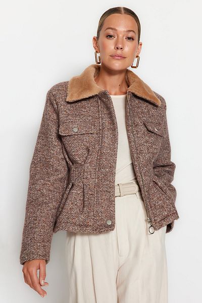 Trendyol Collection Palton maro Tweed Stamp cu guler de pluș - TWOAW24KB00024