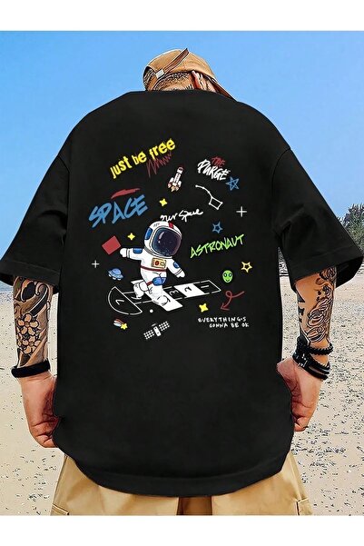 Machetta تي شيرت Just Be Free مطبوع عليه Galaxy Astronaut V2 ذو رقبة دائرية ك...