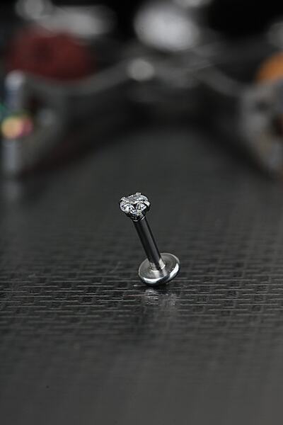 depozoom Cerrahi Çelik Kıkırdak Tragus Helix Zirkon Taş Labret Piercing