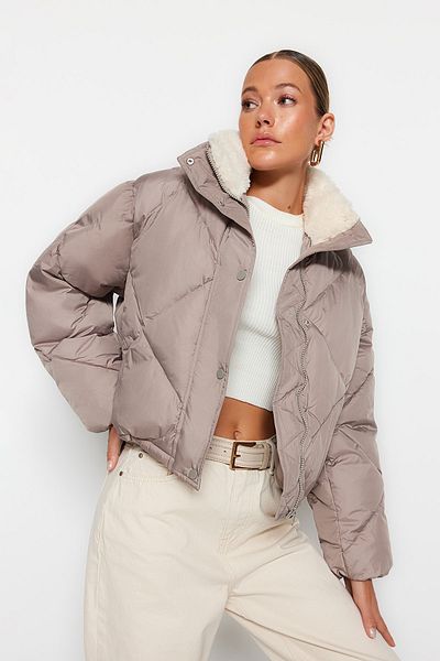 Trendyol Collection Übergroßer Nerz-Daunenmantel – Plüsch-Kragendetail, wasserabweisend TWOAW24MO00008