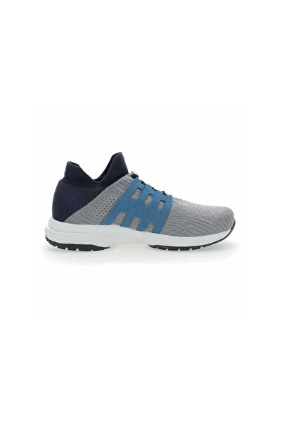 UYN sports shoes