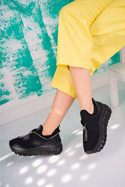 Dizzy Black Textile Material Stoned Sports Shoes