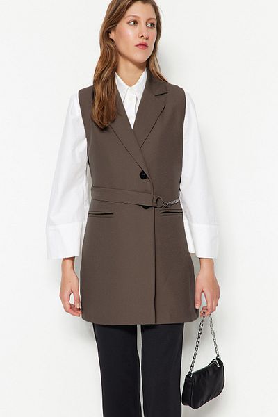 Trendyol Modest Detaillierte gewebte Weste mit Nerzkettengürtel TCTAW23YL00013