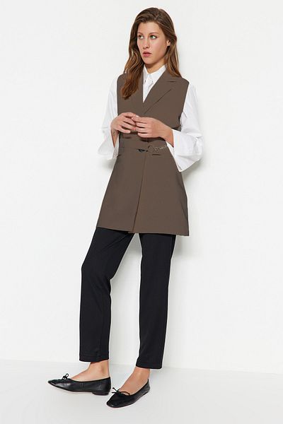 Trendyol Modest Detaillierte gewebte Weste mit Nerzkettengürtel TCTAW23YL00013