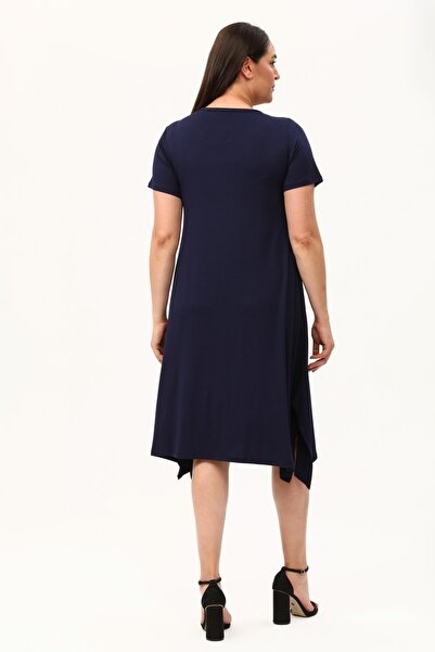 MJORA Φόρεμα μεγάλου μεγέθους σε μπλε ναυτικό χρώμα με πέτρες στο γιακά