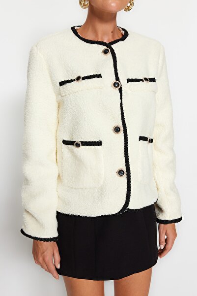 Kolekcia Trendyol Ecru detailný plyšový kabát s bundou