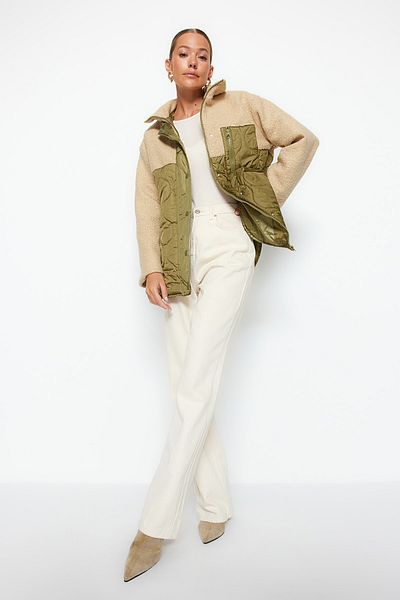 Trendyol Collection Mehrfarbige, übergroße, wasserabweisende, gesteppte, aufblasbare Jacke aus Plüsch