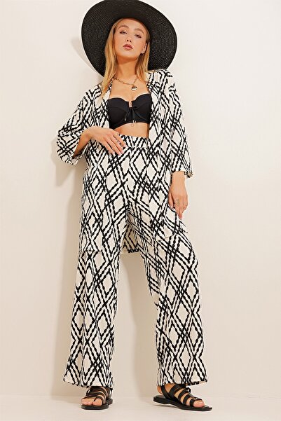 Trend Alaçatı Stili Schwarzes Set aus gemusterter Kimonojacke und Palazzohose...