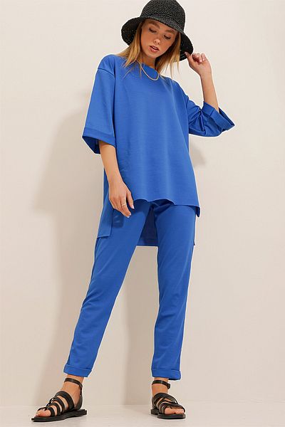 Trend Alaçatı Stili Women's Blue Crew Neck Side Slit T-Shirt and Double Pocket Trousers Crepe Knitted Set ALC-X10464