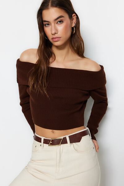 Trendyol Collection Hnědý svetr s límečkem Carmen Super Crop TWOAW22KZ1897