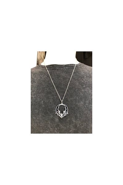 Touz Blunt Blunt Powder Bat Bat Designed Necklace