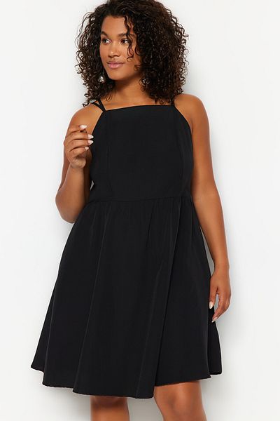 Trendyol Curve Black Woven Halter Collar Dress TBBSS23AH00055