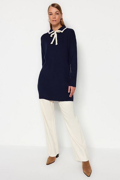 Trendyol Modest Marineblauer, detaillierter Strickpullover mit Kragen TCTAW24AK00053