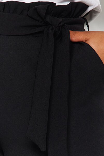 Trendyol Curve Black Finike Carrot Woven Shorts & Bermudy TBBSS23AP00018
