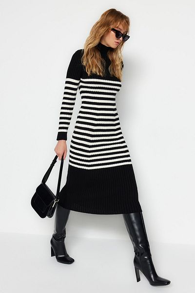 Trendyol Collection Černé Maxi pletené pruhované šaty TWOAW24EL00091