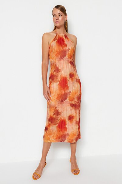 Trendyol Collection Oranžové Pletené šaty se speciální texturou Midi Halter s výstřihem TWOSS23EL02406